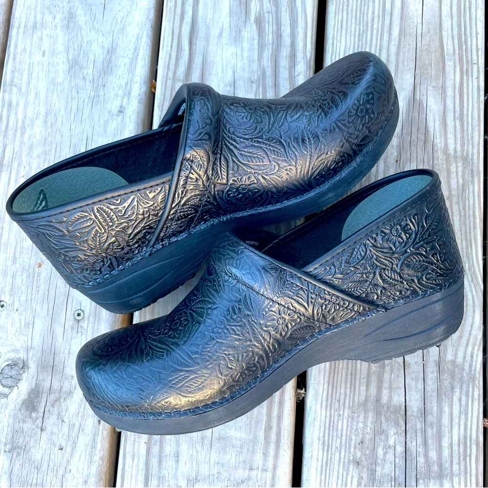 DANSKO XP 2.0 Embossed Leather professional clogs LIKE-NEW. EU size 41